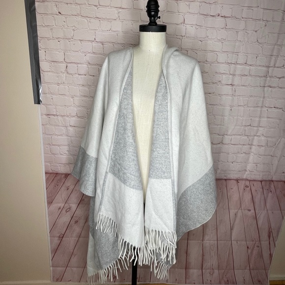 Reversible Wool Cashmere  Poncho - Picture 1 of 8